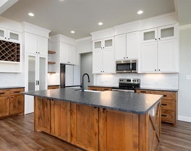 133 Bell Street - Photo Thumbnail 8