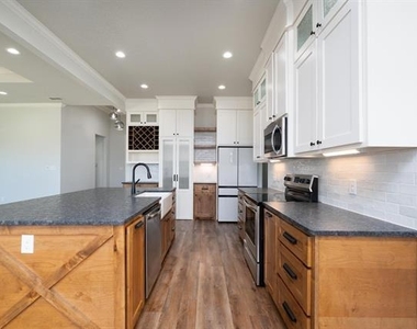 133 Bell Street - Photo Thumbnail 13