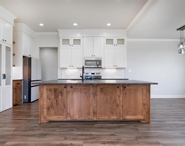 133 Bell Street - Photo Thumbnail 7