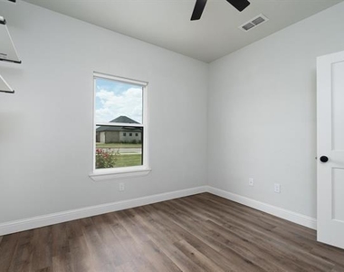 133 Bell Street - Photo Thumbnail 36