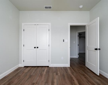 133 Bell Street - Photo Thumbnail 31
