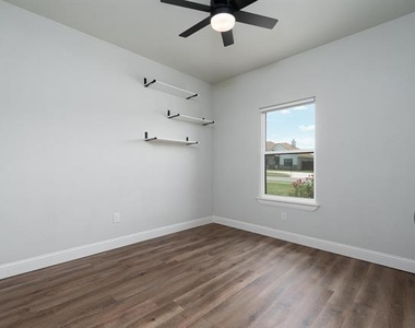 133 Bell Street - Photo Thumbnail 35