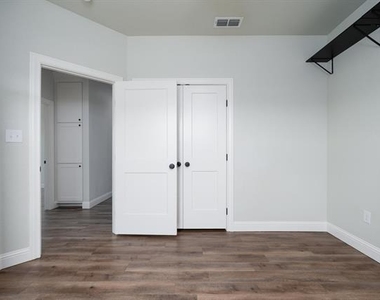 133 Bell Street - Photo Thumbnail 34