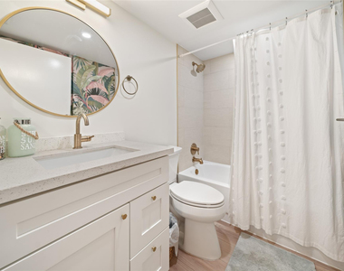 2240 N Cypress Bend Drive - Photo Thumbnail 16