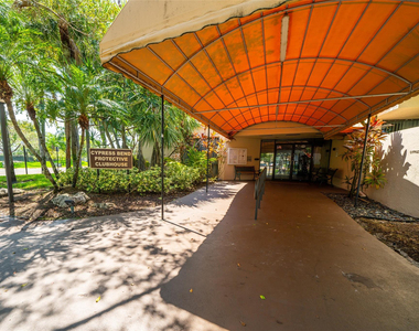 2240 N Cypress Bend Drive - Photo Thumbnail 27