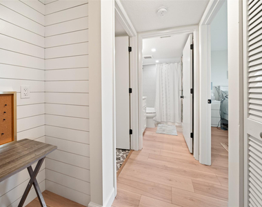 2240 N Cypress Bend Drive - Photo Thumbnail 14