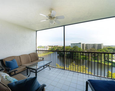 2240 N Cypress Bend Drive - Photo Thumbnail 6
