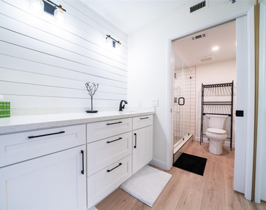 2240 N Cypress Bend Drive - Photo Thumbnail 10