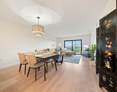 2240 N Cypress Bend Drive - Photo Thumbnail 5