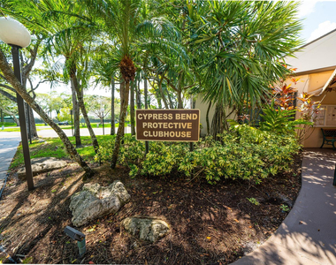 2240 N Cypress Bend Drive - Photo Thumbnail 26