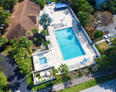 2240 N Cypress Bend Drive - Photo Thumbnail 21