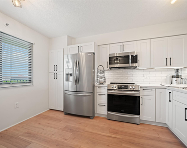 2240 N Cypress Bend Drive - Photo Thumbnail 13