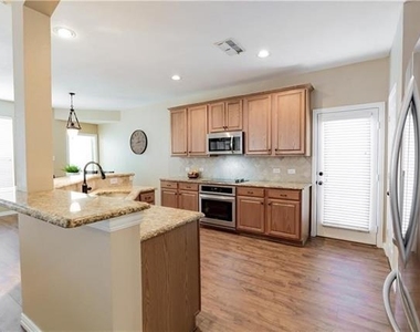 2413 Aberdeen Avenue - Photo Thumbnail 3