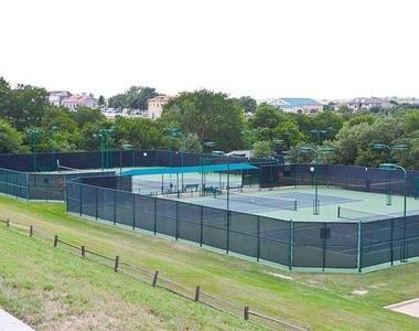 2413 Aberdeen Avenue - Photo Thumbnail 32