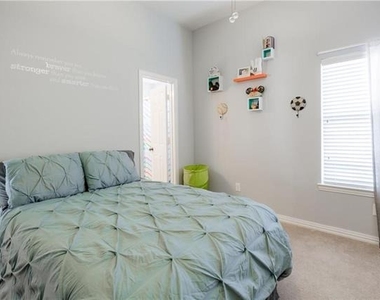 2413 Aberdeen Avenue - Photo Thumbnail 25