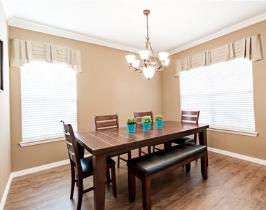 2413 Aberdeen Avenue - Photo Thumbnail 16