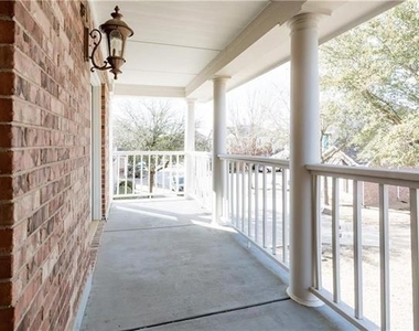 2413 Aberdeen Avenue - Photo Thumbnail 5
