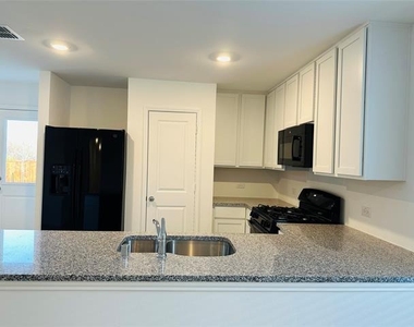1549 Vattier Street - Photo Thumbnail 3