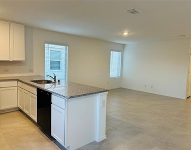 1549 Vattier Street - Photo Thumbnail 4