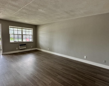 105 Ne 6th Avenue - Photo Thumbnail 2