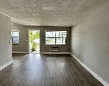 105 Ne 6th Avenue - Photo Thumbnail 6