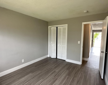105 Ne 6th Avenue - Photo Thumbnail 9