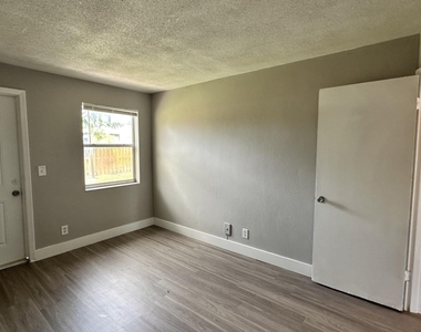 105 Ne 6th Avenue - Photo Thumbnail 11