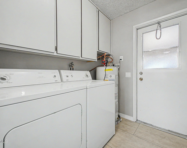 10454 W Palmeras Drive - Photo Thumbnail 10