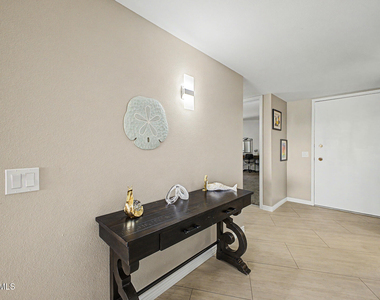 10454 W Palmeras Drive - Photo Thumbnail 19