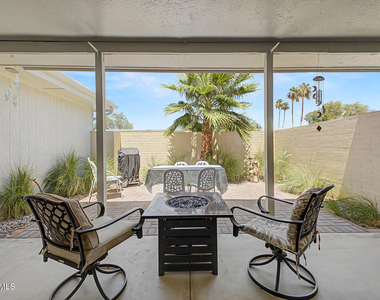 10454 W Palmeras Drive - Photo Thumbnail 24