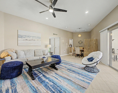 10454 W Palmeras Drive - Photo Thumbnail 1