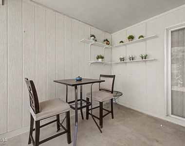 10454 W Palmeras Drive - Photo Thumbnail 23