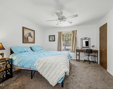 10454 W Palmeras Drive - Photo Thumbnail 6
