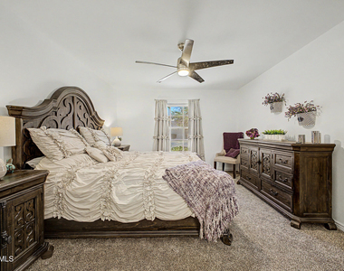 10454 W Palmeras Drive - Photo Thumbnail 7