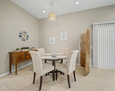 10454 W Palmeras Drive - Photo Thumbnail 2
