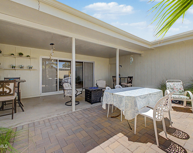10454 W Palmeras Drive - Photo Thumbnail 3