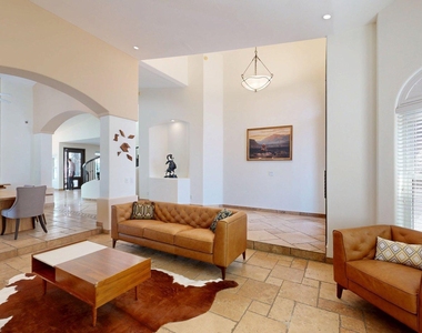 14818 N 18th Place - Photo Thumbnail 5