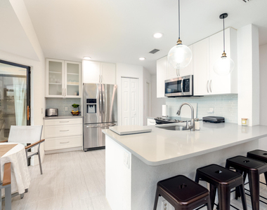 3 Lexington Lane E - Photo Thumbnail 2