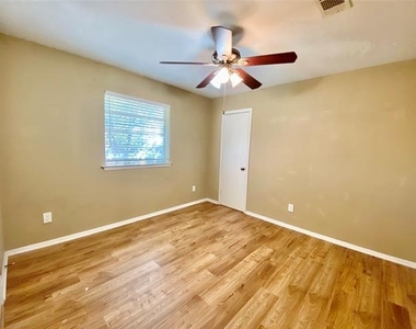 801 Irwin Drive - Photo Thumbnail 4