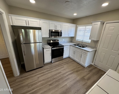 1109 N 11th Street - Photo Thumbnail 2