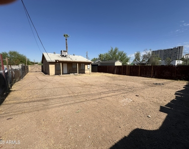 1109 N 11th Street - Photo Thumbnail 5