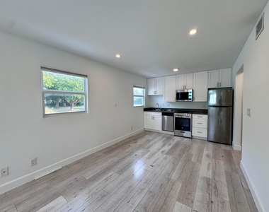 102 S K Street - Photo Thumbnail 4