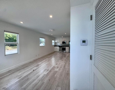 102 S K Street - Photo Thumbnail 12