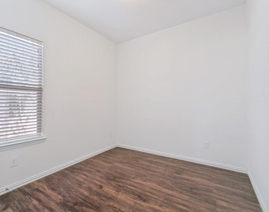 1440 Gallina Trail - Photo Thumbnail 10