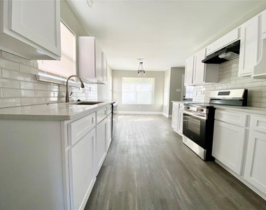 3714 Catalina Street - Photo Thumbnail 4