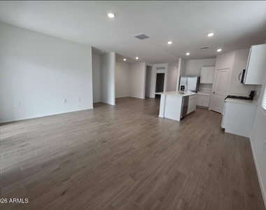 18399 W Buckskin Trail - Photo Thumbnail 22