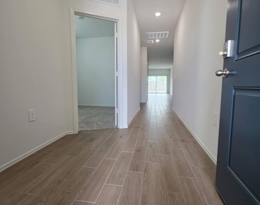 18399 W Buckskin Trail - Photo Thumbnail 43