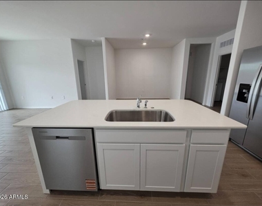 18399 W Buckskin Trail - Photo Thumbnail 13