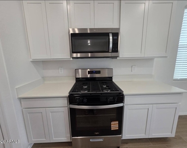 18399 W Buckskin Trail - Photo Thumbnail 15