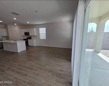 18399 W Buckskin Trail - Photo Thumbnail 23